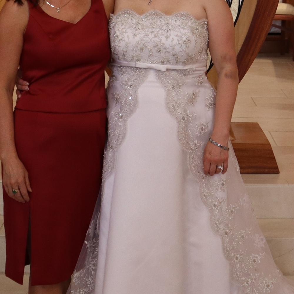 Davids bridal size 16 wedding dress with train